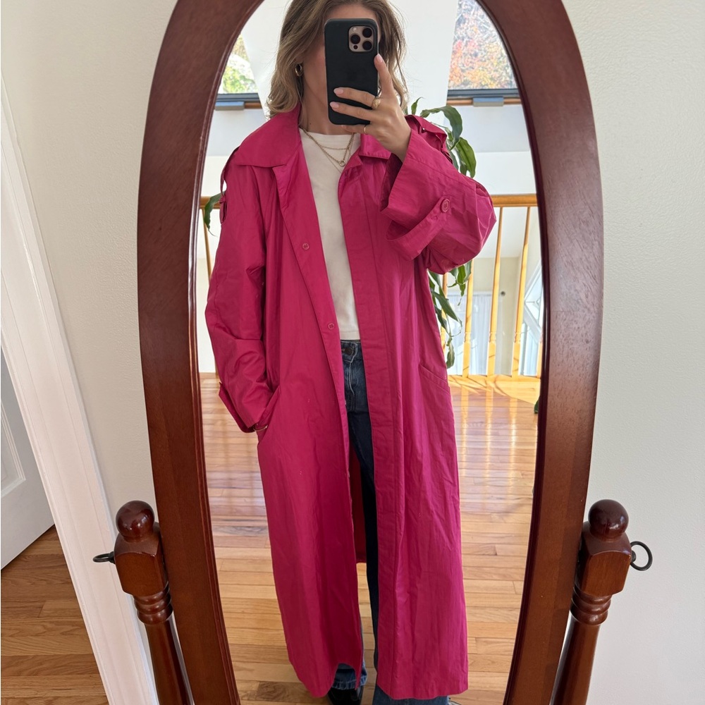 Incredible vintage 80s International Scene fuchsia trench coat! 💗